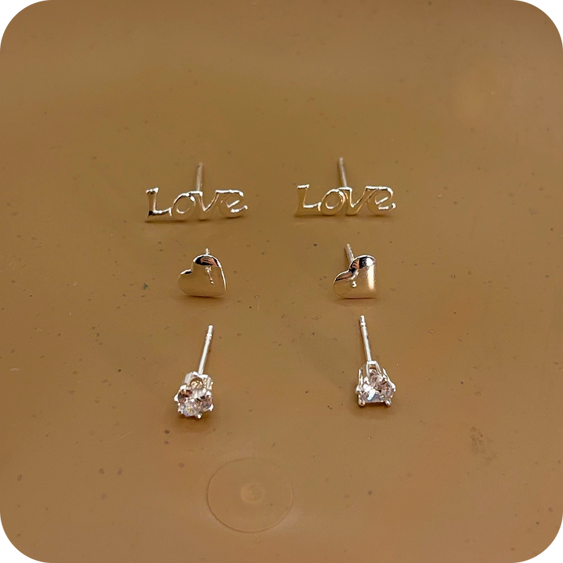 Brinco Trio De Brinco Love e Corações Cravejado